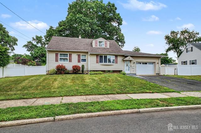 3 Darwin Rd, Somerset, NJ 08873