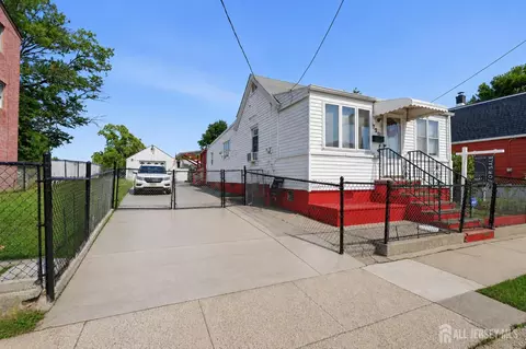 720 Mary St, Perth Amboy, NJ 08861