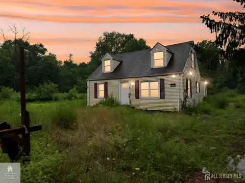 5 Union Hill Rd, Monroe, NJ 08831