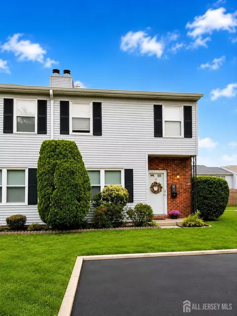 14 Dogwood Ct, Jamesburg, NJ 08831