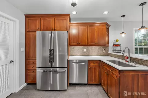 Kitchen - 1 Eagle Ct, Monroe, NJ 08831 photo 2 of 5