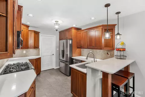 Kitchen - 1 Eagle Ct, Monroe, NJ 08831 photo 5 of 5