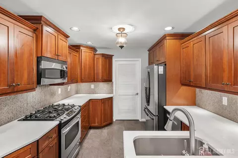 Kitchen - 1 Eagle Ct, Monroe, NJ 08831 photo 4 of 5