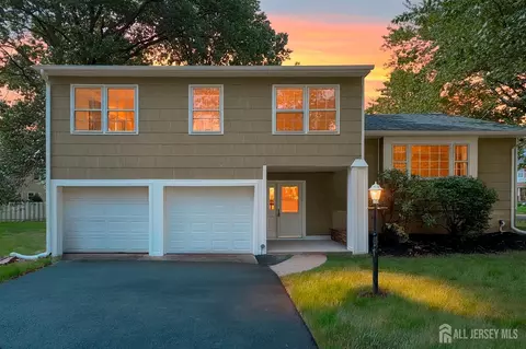 17 Meredith Rd, Edison, NJ 08817