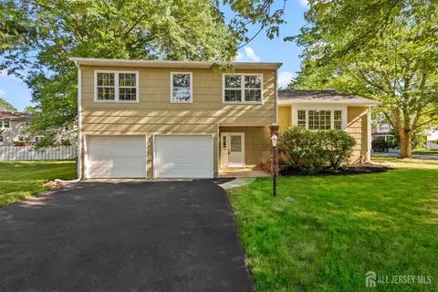 17 Meredith Rd, Edison, NJ 08817