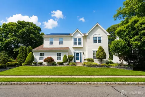 25 Edinburg Ln, East Brunswick, NJ 08816
