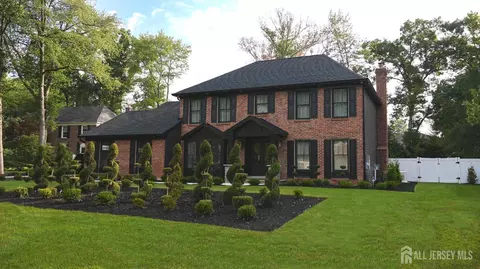 9 Wood Lake Ct, North Brunswick, NJ 08902
