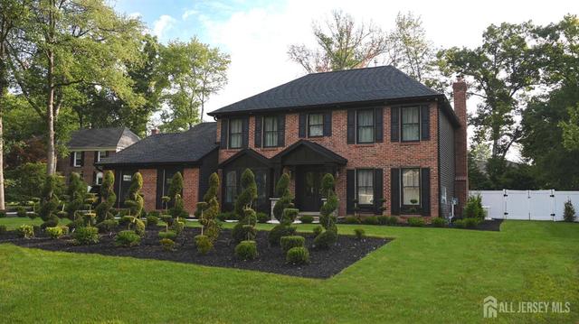 9 Wood Lake Ct, North Brunswick, NJ 08902