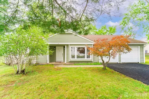 3 Wilkens Dr, Piscataway, NJ 08854