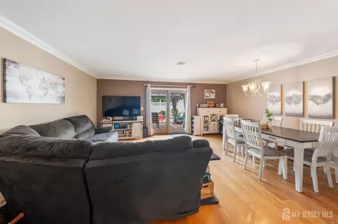 21 Knoll Ct, Matawan, NJ 07747 photo 5
