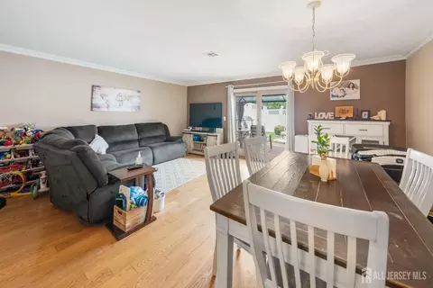 21 Knoll Ct, Matawan, NJ 07747 photo 4