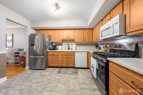 21 Knoll Ct, Matawan, NJ 07747 photo 6