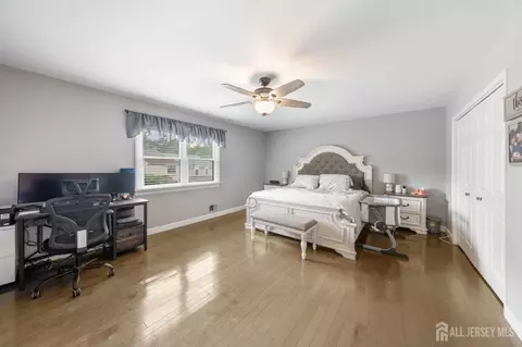 21 Knoll Ct, Matawan, NJ 07747 photo 9
