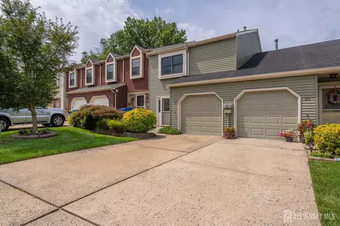 21 Knoll Ct, Matawan, NJ 07747 photo 2