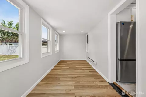 Entry Way - 234 Old Rd, Sewaren, NJ 07077 photo 3 of 8
