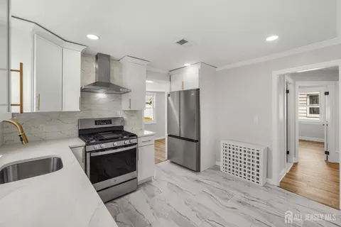 Entry Way - 234 Old Rd, Sewaren, NJ 07077 photo 5 of 8
