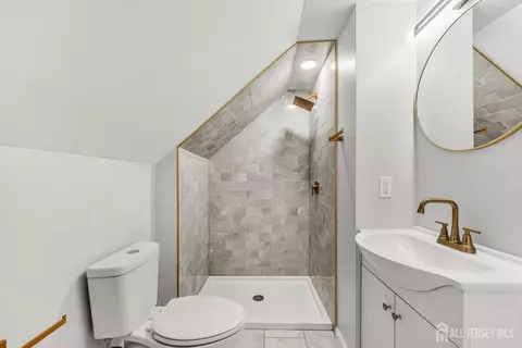 Bath - 234 Old Rd, Sewaren, NJ 07077 photo 2 of 3