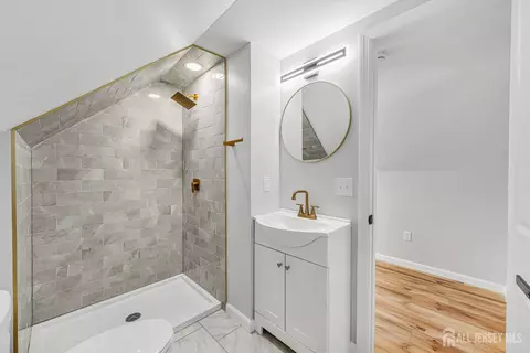 Bath - 234 Old Rd, Sewaren, NJ 07077 photo 3 of 3