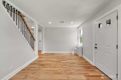 Living - 234 Old Rd, Sewaren, NJ 07077 photo 3 of 4