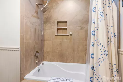 Bath - 8 Hooker St, Middlesex, NJ 08846 photo 3 of 3