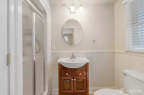 Bath - 8 Hooker St, Middlesex, NJ 08846 photo 1 of 3