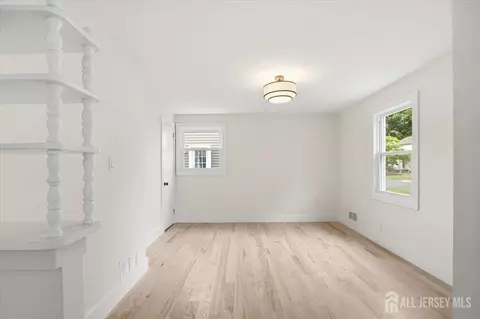Living - 421 1st St, Middlesex, NJ 08846 photo 3 of 6