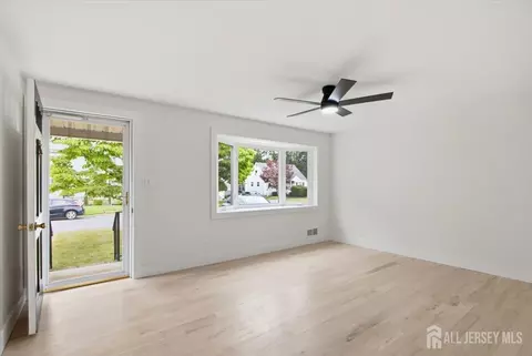 Living - 421 1st St, Middlesex, NJ 08846 photo 2 of 6