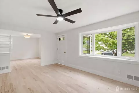Living - 421 1st St, Middlesex, NJ 08846 photo 6 of 6