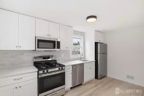 Kitchen - 421 1st St, Middlesex, NJ 08846 photo 1 of 3