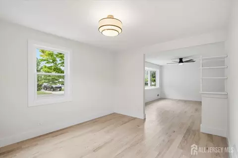 Living - 421 1st St, Middlesex, NJ 08846 photo 4 of 6