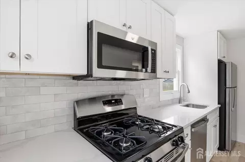 Kitchen - 421 1st St, Middlesex, NJ 08846 photo 2 of 3