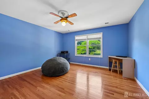 Bedroom - 6 Willow Dr, Edison, NJ 08820 photo 1 of 6