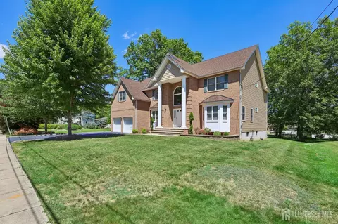 6 Willow Dr, Edison, NJ 08820