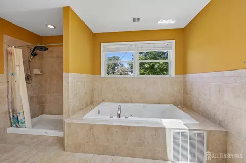 Bath - 6 Willow Dr, Edison, NJ 08820 photo 5 of 5