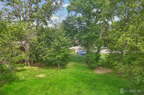 Exterior - 6 Willow Dr, Edison, NJ 08820 photo 7 of 8