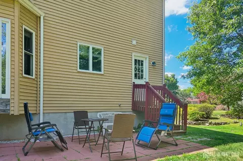 Exterior - 6 Willow Dr, Edison, NJ 08820 photo 2 of 8