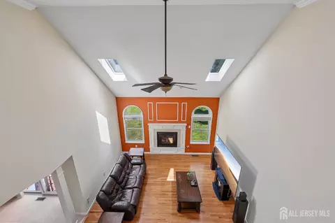 Other - 6 Willow Dr, Edison, NJ 08820 photo 3 of 12