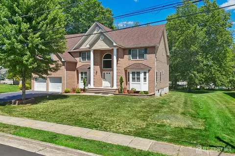 Exterior - 6 Willow Dr, Edison, NJ 08820 photo 4 of 8