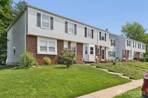 45 Astor Ct, Sayreville, NJ 08872