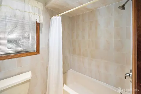 Bath - 3 Anthony Ave, Edison, NJ 08820 photo 3 of 7