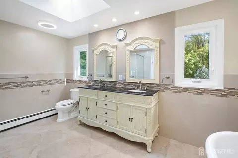 Bath - 3 Anthony Ave, Edison, NJ 08820 photo 4 of 7