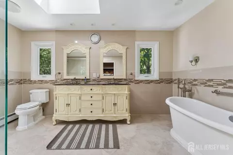 Bath - 3 Anthony Ave, Edison, NJ 08820 photo 2 of 4
