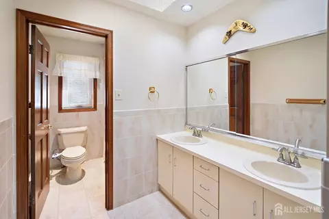 Bath - 3 Anthony Ave, Edison, NJ 08820 photo 2 of 7