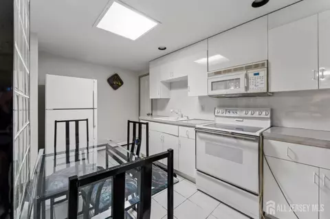 Kitchen - 3 Anthony Ave, Edison, NJ 08820 photo 2 of 2