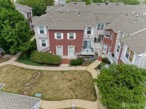 518 Great Beds Ct, Perth Amboy, NJ 08861