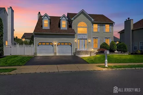 18 Trish Ct, Matawan, NJ 07747