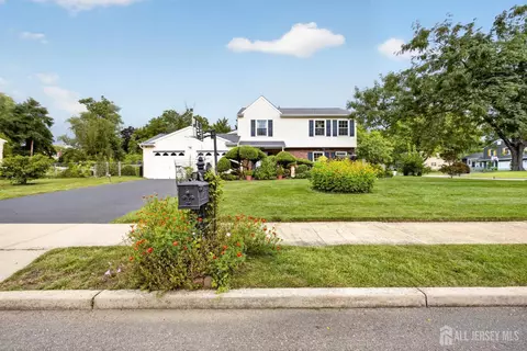 2 Dennison Pl, Plainsboro, NJ 08536