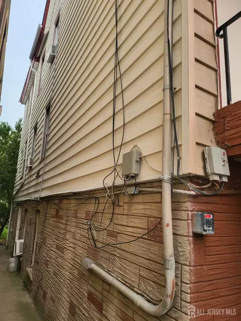 640 Elizabeth St, Perth Amboy, NJ 08861