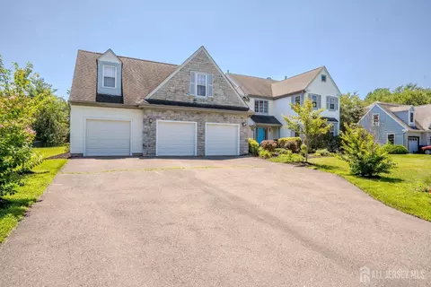 37 Kinglet Dr, Plainsboro, NJ 08536