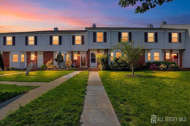 10 Begonia Ct, Sayreville, NJ 08872